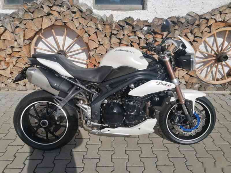 TRIUMPH SPEED TRIPLE 1050 ABS - foto 2