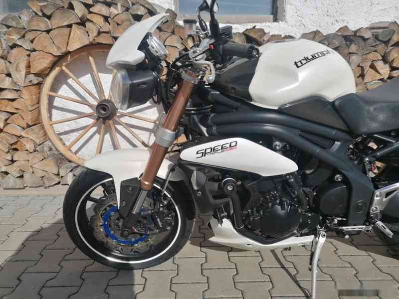 TRIUMPH SPEED TRIPLE 1050 ABS - foto 9