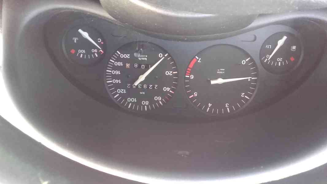 Prodám Opel Corsa 1.4/ 44 KW R.V. 1996 - foto 4