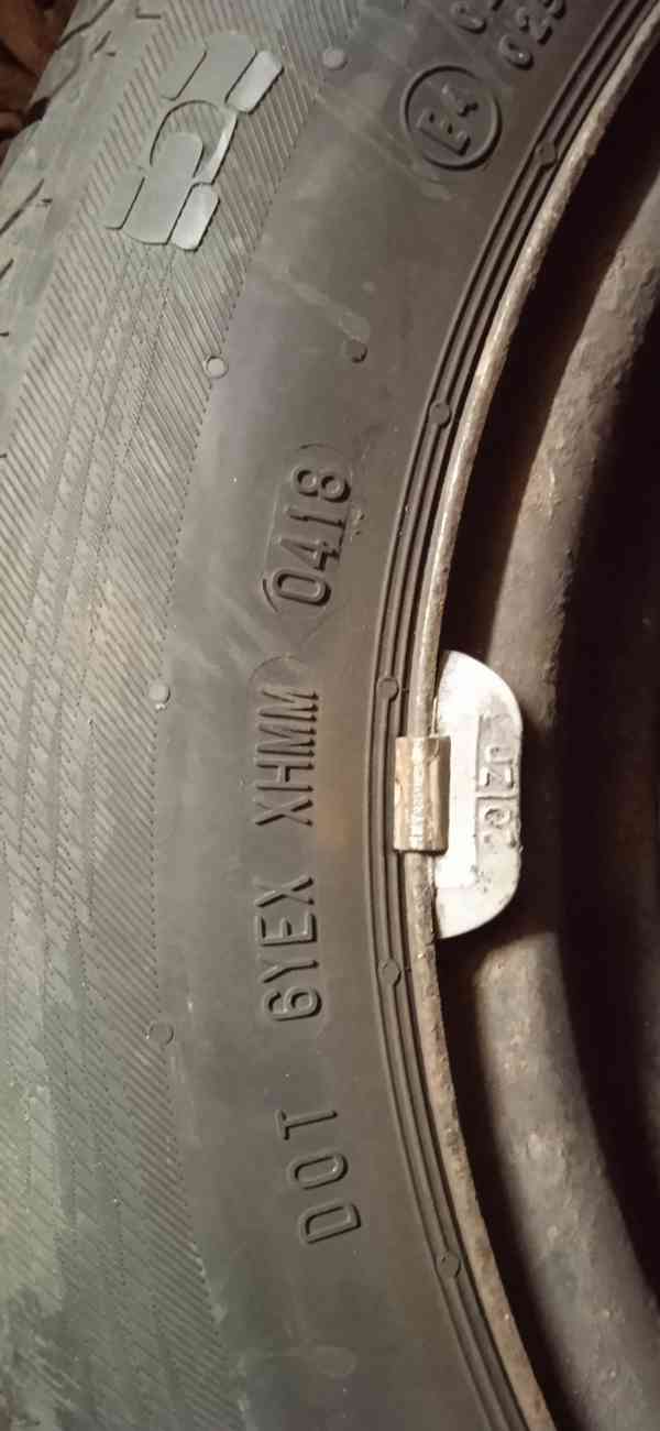 Prodám pneu včetně plech disků. - foto 8