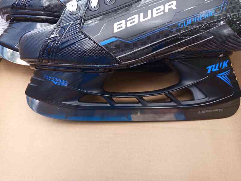 Nové brusle Bauer Supreme Mach  - foto 3