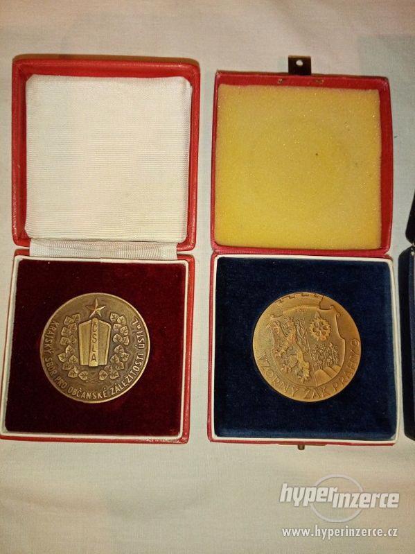 Medaile v krabičkách 4 ks - nápisy viditelné na fotkách - foto 2