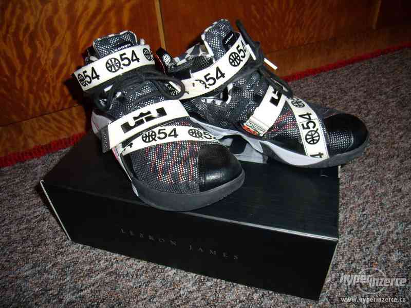 Basketbalové boty, obuv LEBRON, limitovaná edice, vel. 40 - foto 1
