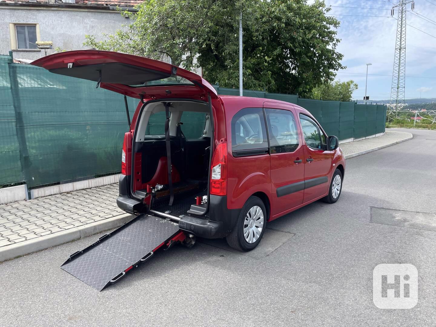 Citroën Berlingo upravený pro převoz vozíčkáře - foto 1