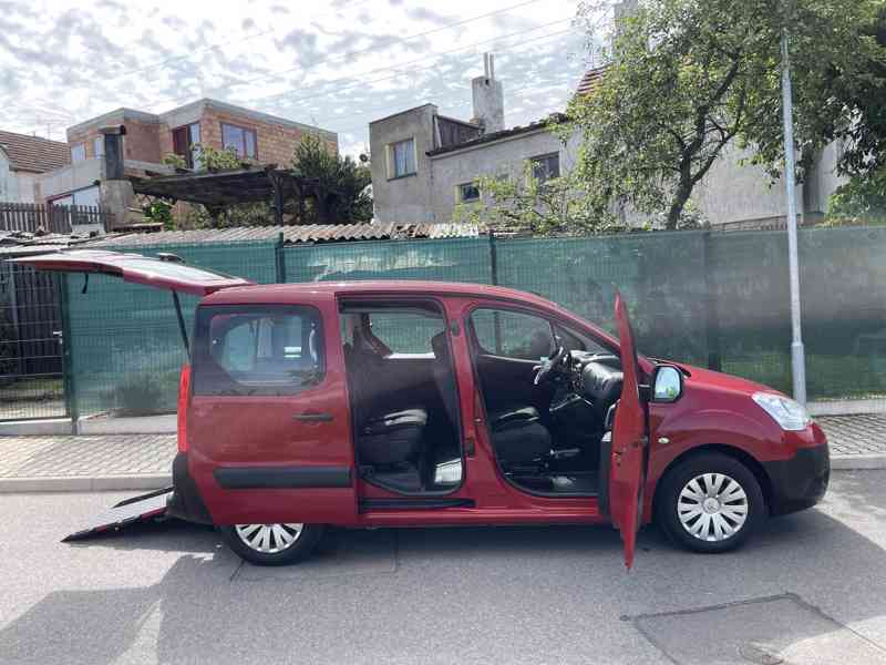 Citroën Berlingo upravený pro převoz vozíčkáře - foto 8