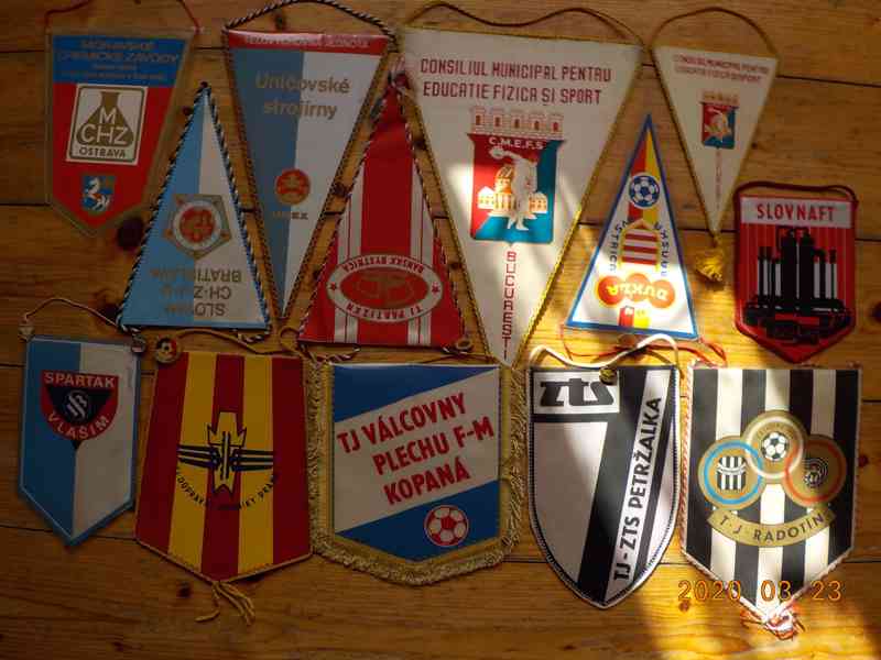 Fotbalové vlaječky a odznaky - foto 8