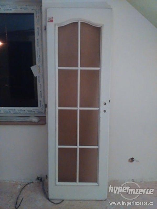 Interiérové dveře prosklené bílé pravé 60cm - foto 1