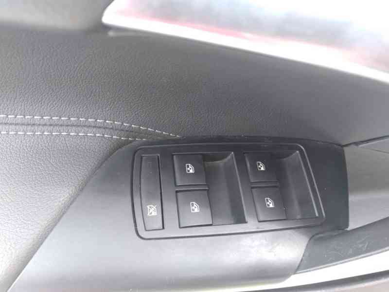 OPEL INSIGNIA 2.0 CDTI 125kW ČR,SERVISKA,NAVI - foto 19
