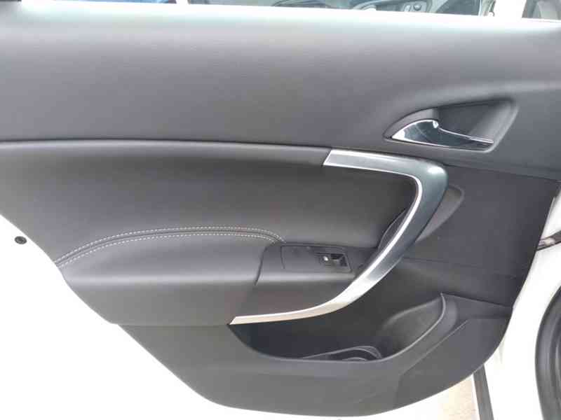 OPEL INSIGNIA 2.0 CDTI 125kW ČR,SERVISKA,NAVI - foto 35