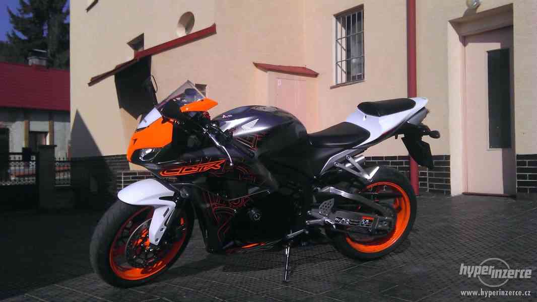 prodám motorku Honda CBR 600 RR ABS limitem Edition 2011 - foto 1