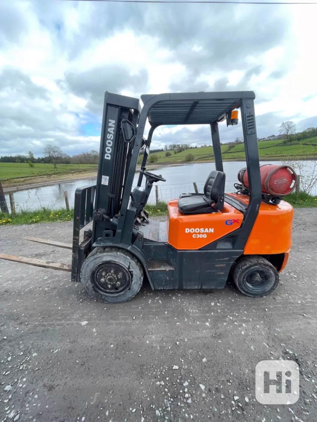 DOOSAN C30G 3 tunový vysokozdvižný vozík - foto 1