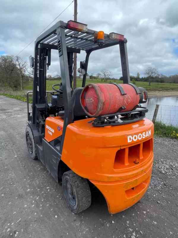 DOOSAN C30G 3 tunový vysokozdvižný vozík - foto 4