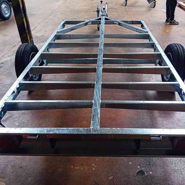 Nový přívěsný vozík 2xosa 3,0m x1,50,profi-svařovaný rám,DPH - foto 15