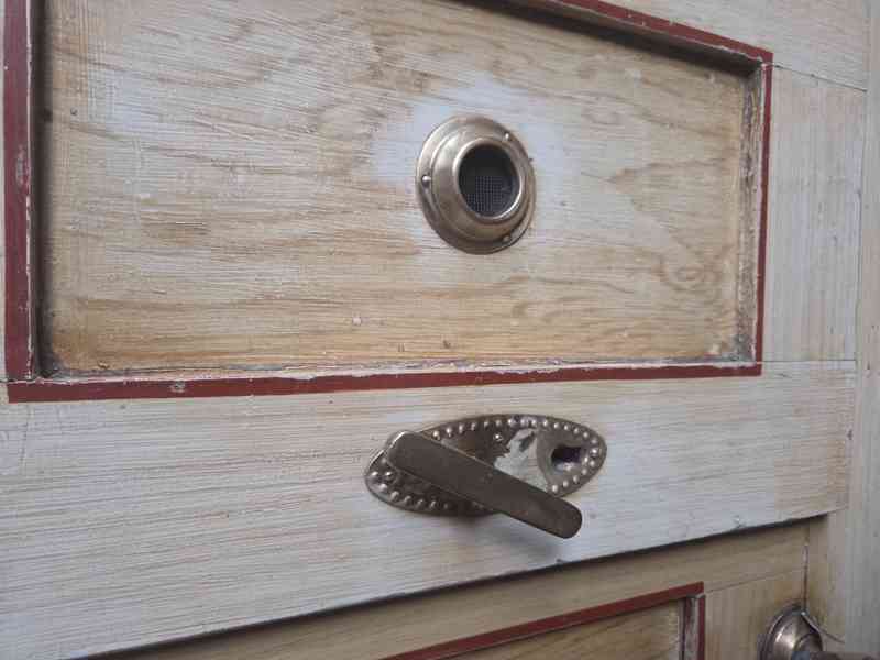  Historická lednice na led, cca r. 1900  - foto 6