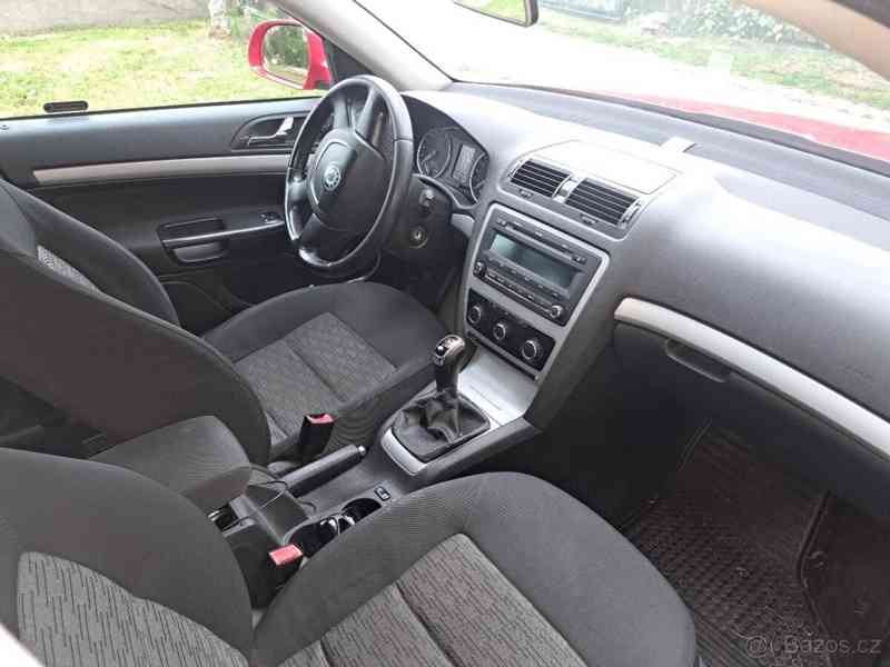 Škoda Octavia 2,0   2 - foto 2