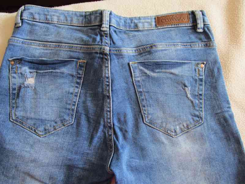 Pěkné modré elast. rifle Slim - trhané, vel. S (36) - foto 4