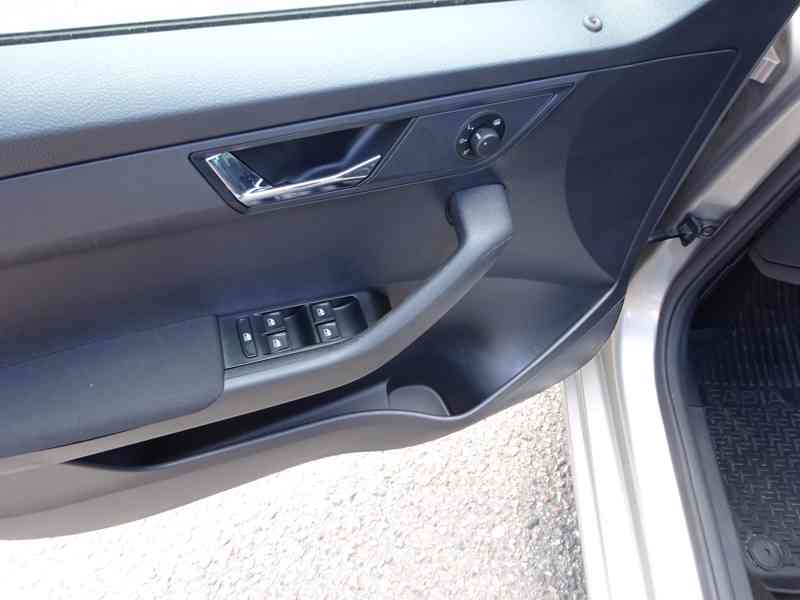 Škoda Fabia 1.2 TSI Combi r.v.2015 (66 KW) serviska  - foto 6