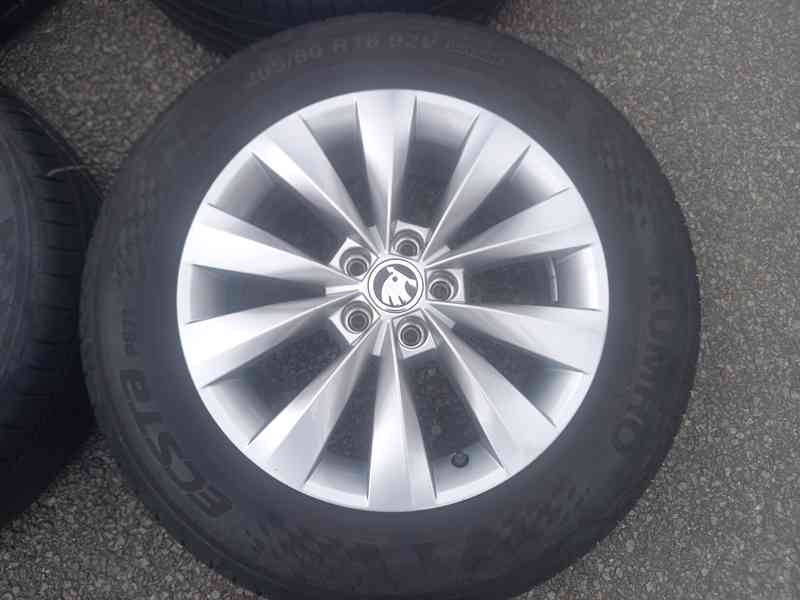 Pěkná letní ALU sada Š.Kamiq/Scala+205/60R16 Bridgestone - foto 3