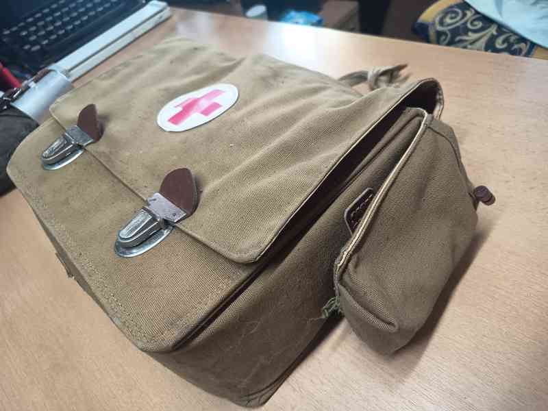 Stará vojenská lékárnička ČSLA 70 léta  - foto 3