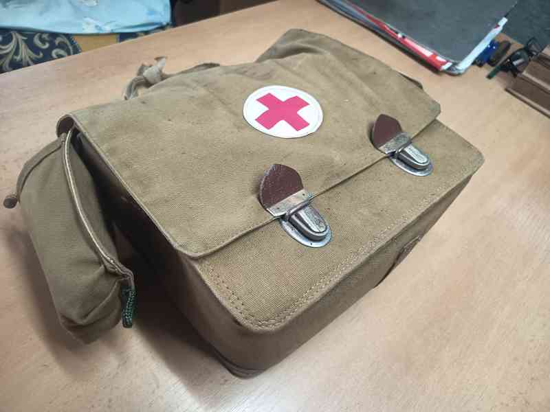 Stará vojenská lékárnička ČSLA 70 léta  - foto 2