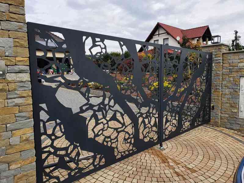 Umělecké kovářství – brány, ploty a zábradlí na zakázku - foto 19