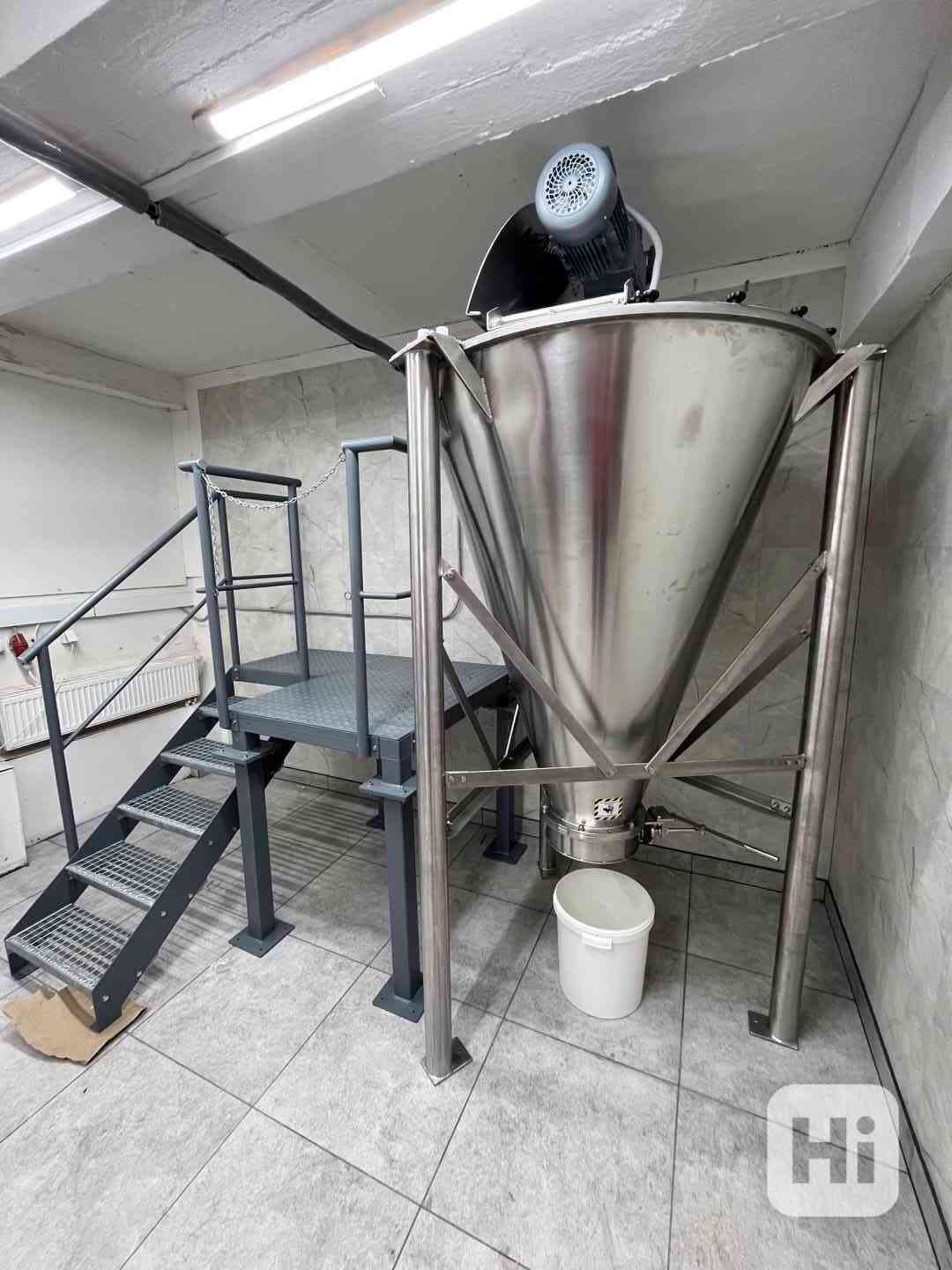 Prodám míchací zařízení na sypké směsi a prášky - foto 1