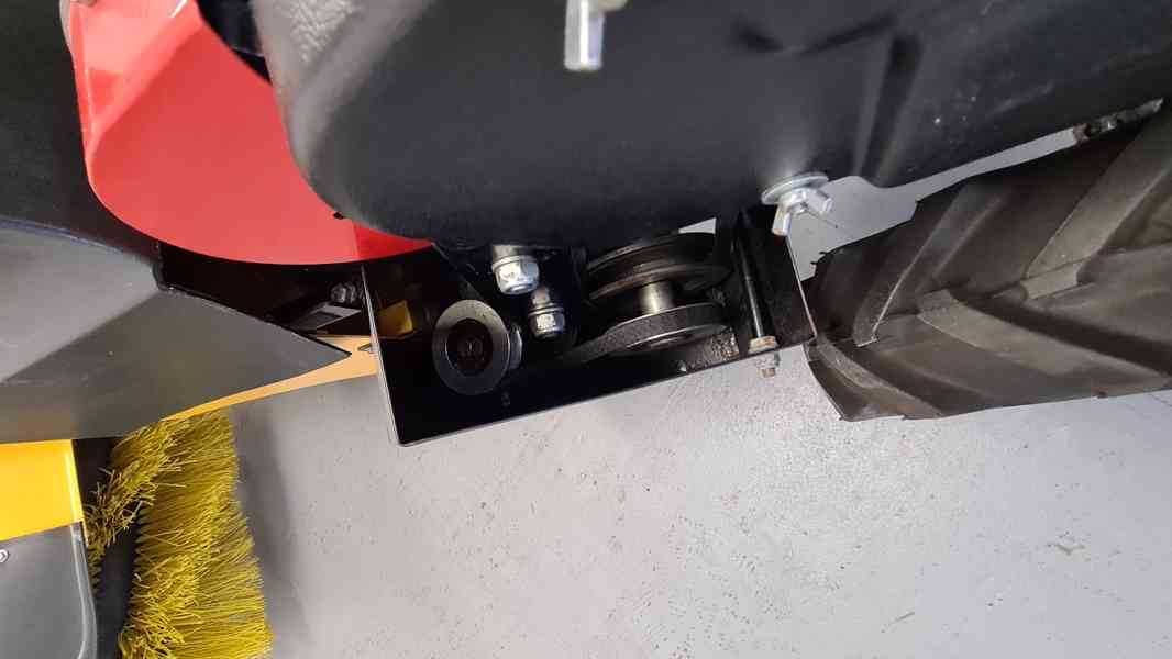 Zametací stroj - motorový zametač - foto 6