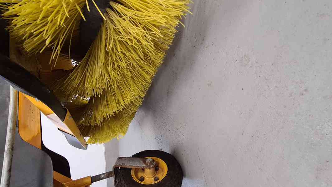 Zametací stroj - motorový zametač - foto 3