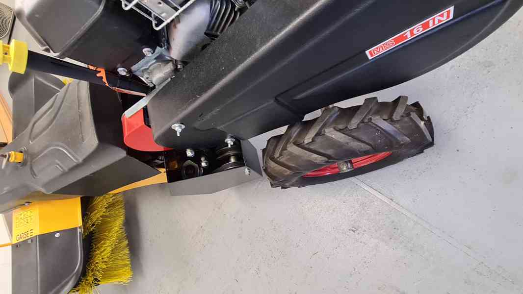 Zametací stroj - motorový zametač - foto 7