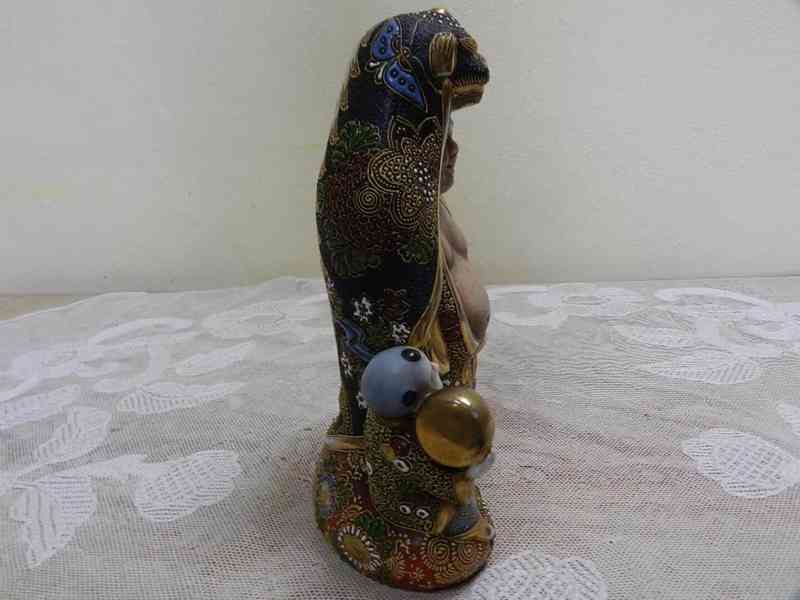 Luxusní Japonská bohatě zdobená soška Bůh Bůžek Satsuma  - foto 5