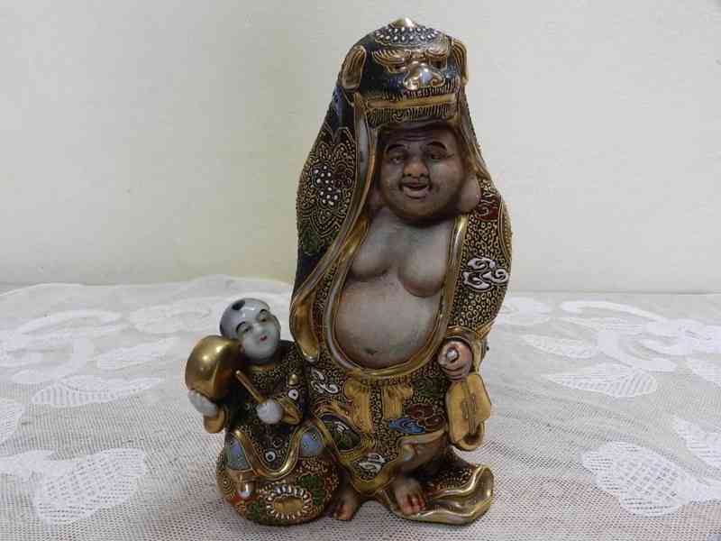 Luxusní Japonská bohatě zdobená soška Bůh Bůžek Satsuma 