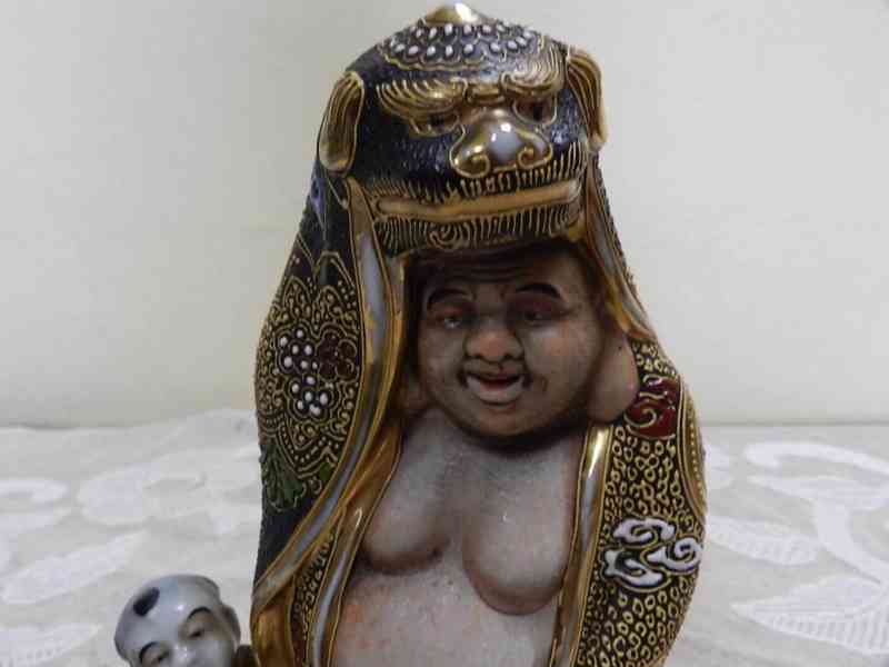 Luxusní Japonská bohatě zdobená soška Bůh Bůžek Satsuma  - foto 2