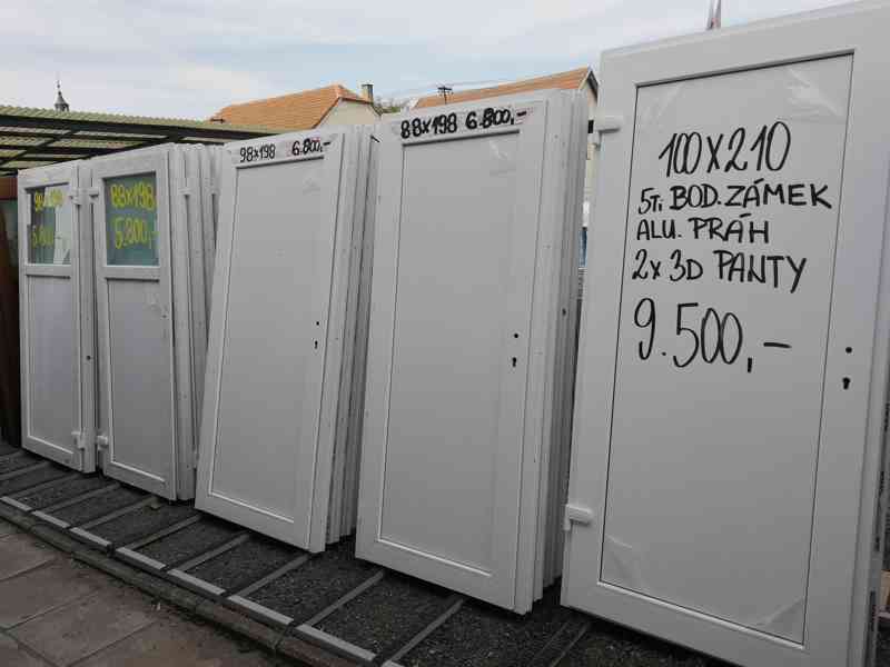 Dveře plastové antracitové - foto 28