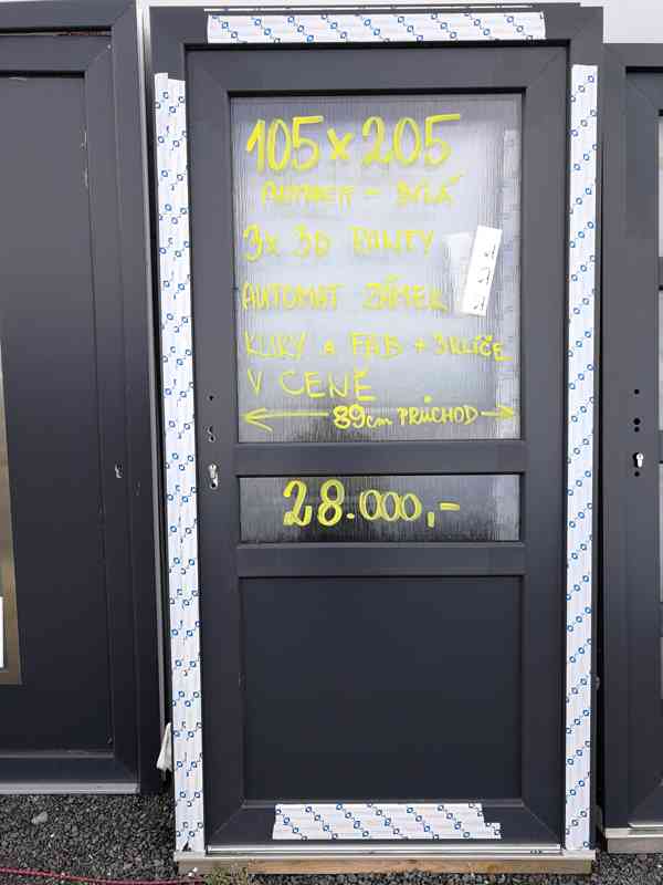 Dveře plastové antracitové - foto 12