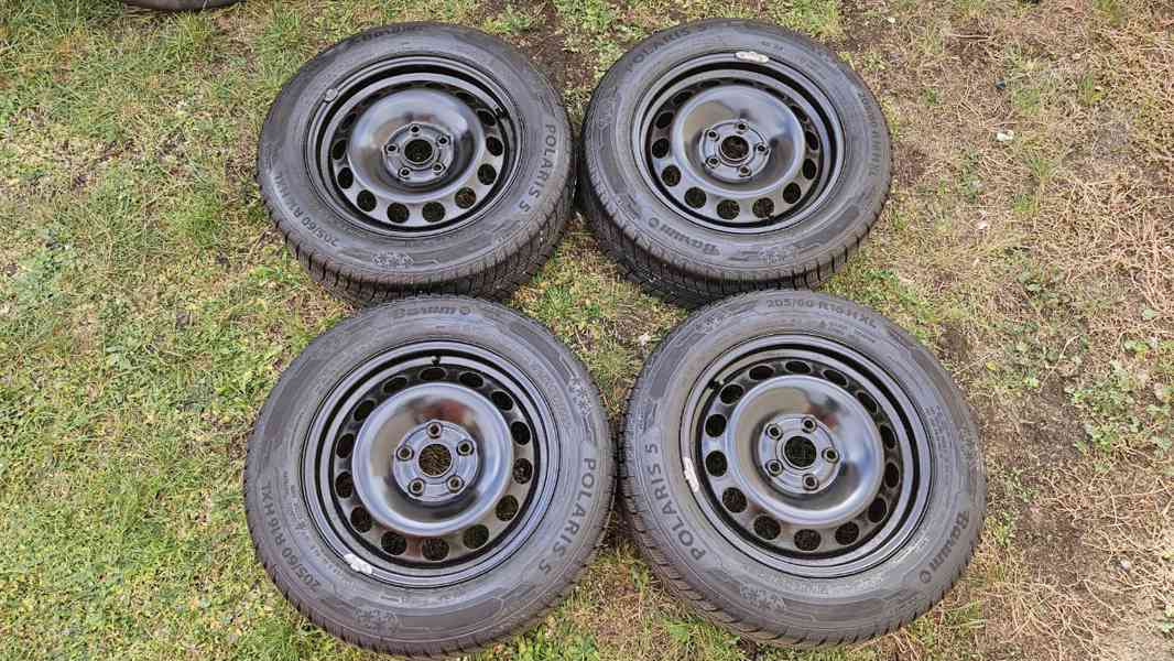 VW Touran zimní 16" pneumatiky 205/60 R16 disky 8mm vzorek - foto 1