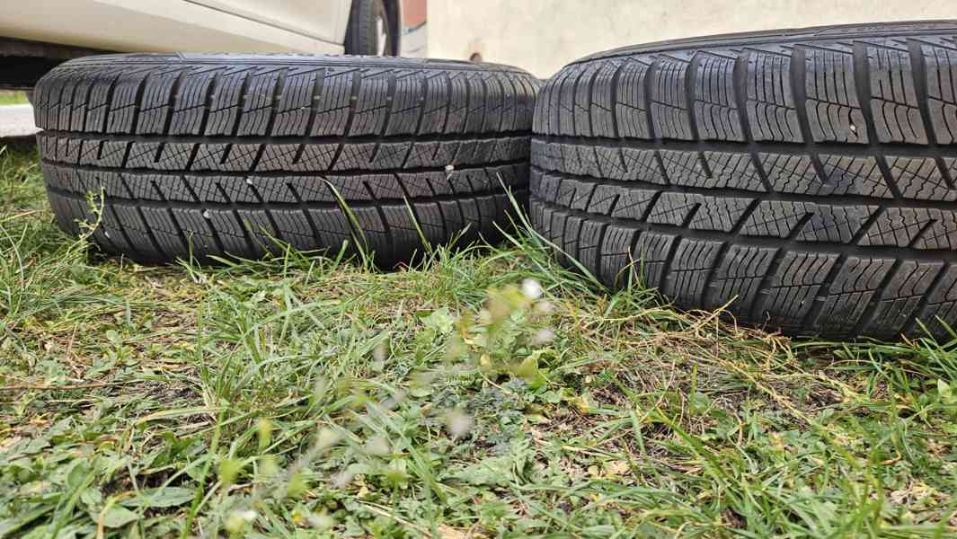 VW Touran zimní 16" pneumatiky 205/60 R16 disky 8mm vzorek - foto 3