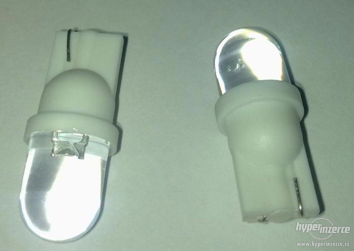 LED žárovky W5W 12V - sada 2ks LED číré patice T10 - foto 1