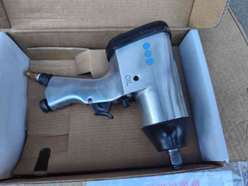 Prodám NEPOUŽITÝ 2-pístový kompresor Einhell BT-AC 400/50 +p - foto 7
