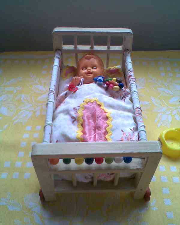 Retro panenka s postýlkou - foto 3