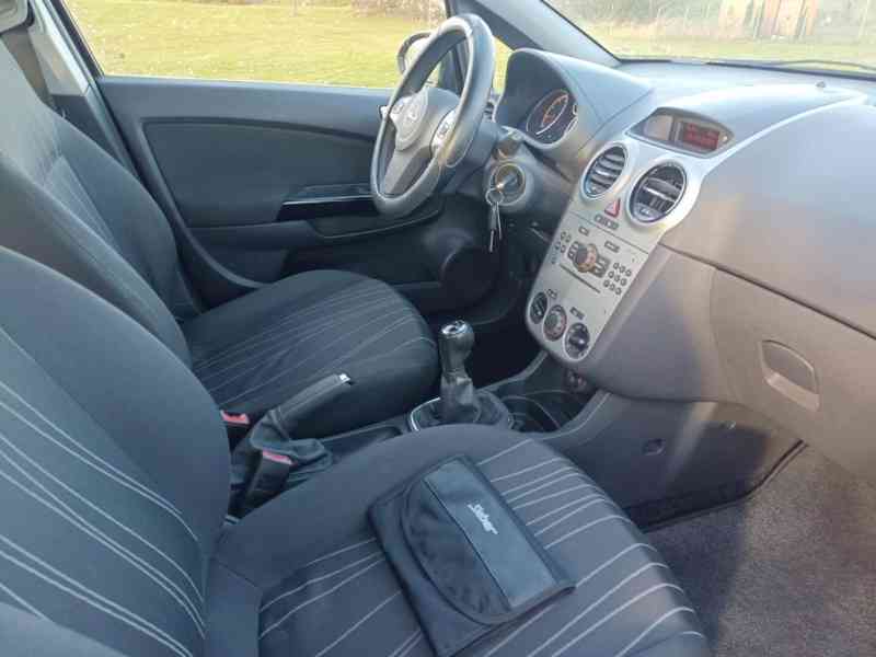 Opel Corsa D 1.2 59Kw RV. 2008 - NOVÁ STK  - foto 4