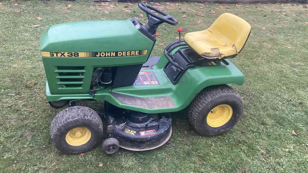 Zahradní traktor John Deere - foto 4