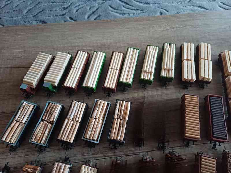 Vagony s nákladem dřeva.  TT - foto 2