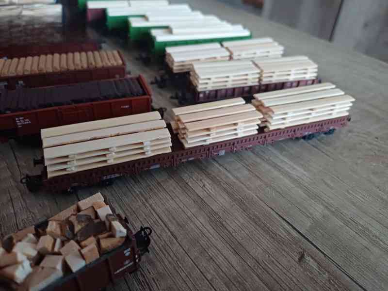 Vagony s nákladem dřeva.  TT - foto 5