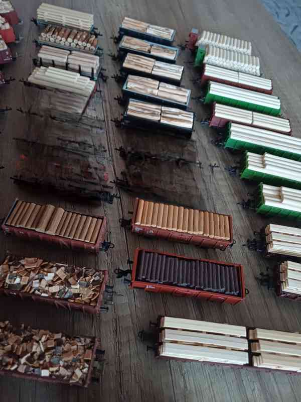 Vagony s nákladem dřeva.  TT - foto 7