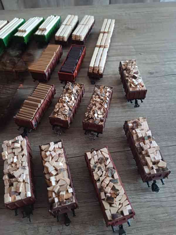 Vagony s nákladem dřeva.  TT - foto 4