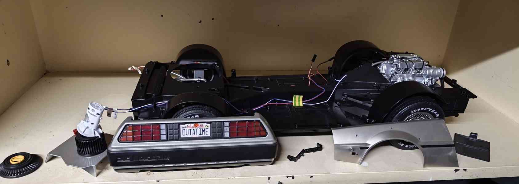 DeLorean model 1:8 - foto 1