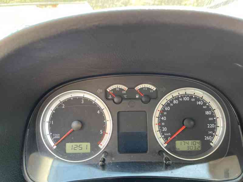 Volkswagen Golf 1. 9 TDI - foto 25
