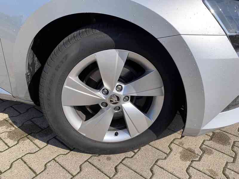 Originální disky Škoda Superb 3 Zeus s letními pneu Pirelli - foto 3