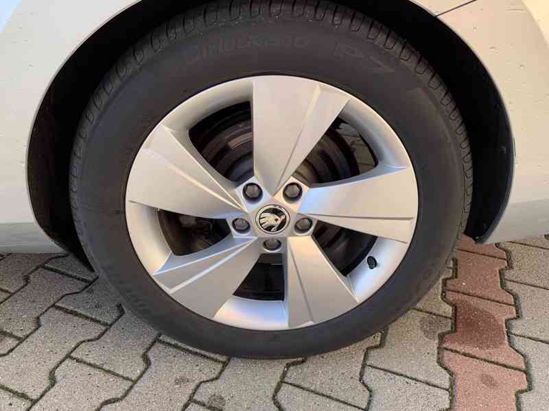 Originální disky Škoda Superb 3 Zeus s letními pneu Pirelli - foto 5