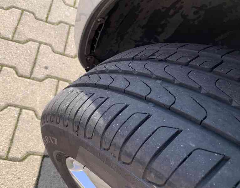 Originální disky Škoda Superb 3 Zeus s letními pneu Pirelli - foto 9